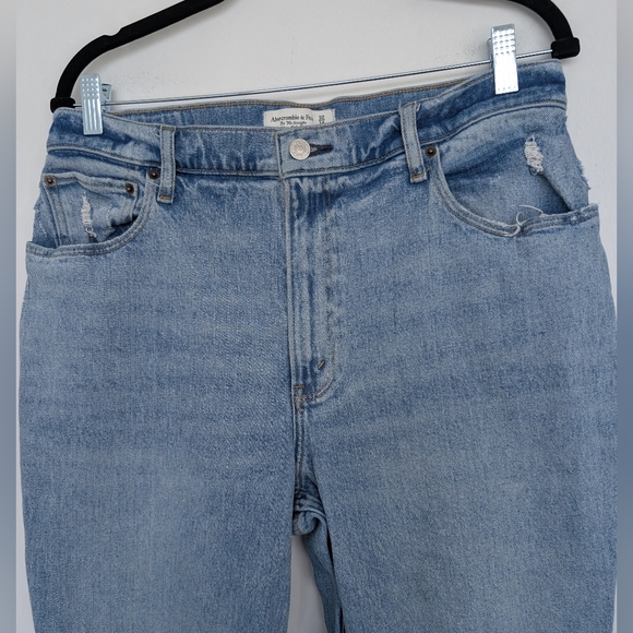 Abercrombie Curve Love 14L/32 90s Straight Ultra High Rise Jeans Distressed - Picture 3 of 16
